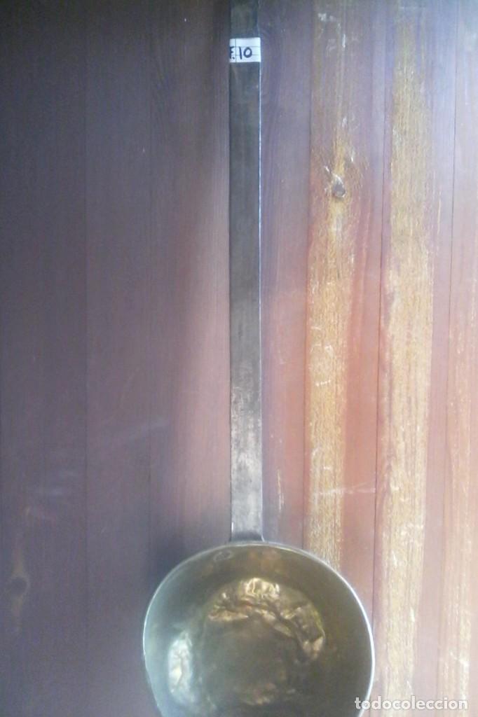 Antig&uuml;edades: CAZO DE METAL / LATON . - Foto 2