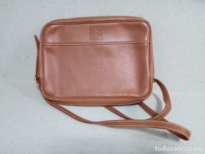 Antig&uuml;edades: Bolso de piel de LOEWE 30x22ctms aprox - Foto 1