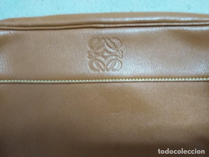 Antig&uuml;edades: Bolso de piel de LOEWE 30x22ctms aprox - Foto 2
