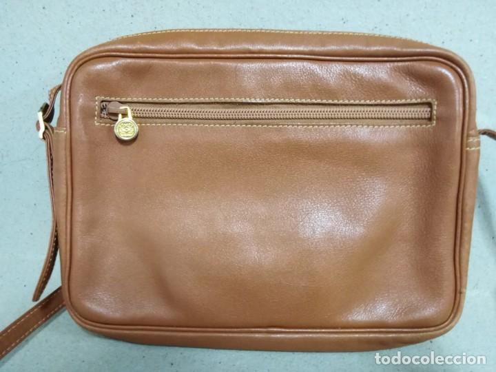 Antig&uuml;edades: Bolso de piel de LOEWE 30x22ctms aprox - Foto 4