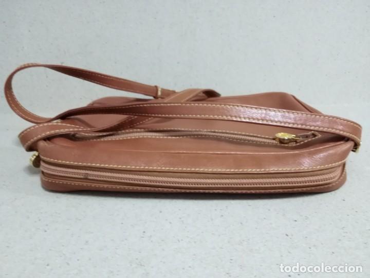Antig&uuml;edades: Bolso de piel de LOEWE 30x22ctms aprox - Foto 6