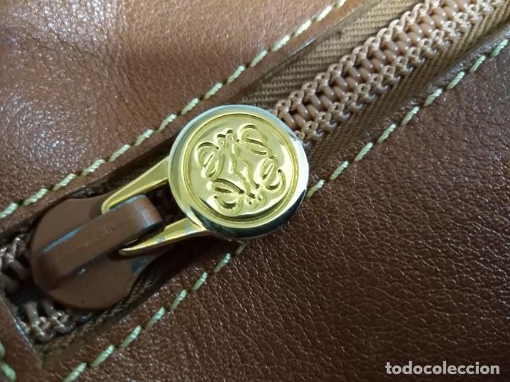 Antig&uuml;edades: Bolso de piel de LOEWE 30x22ctms aprox - Foto 7