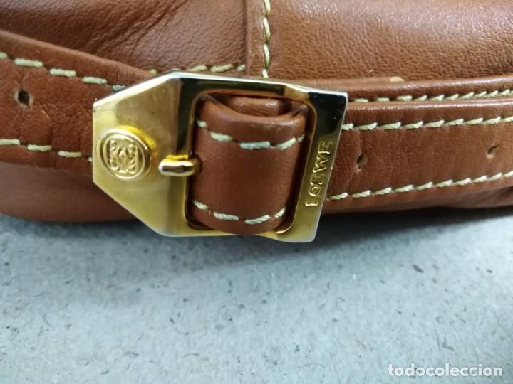 Antig&uuml;edades: Bolso de piel de LOEWE 30x22ctms aprox - Foto 8