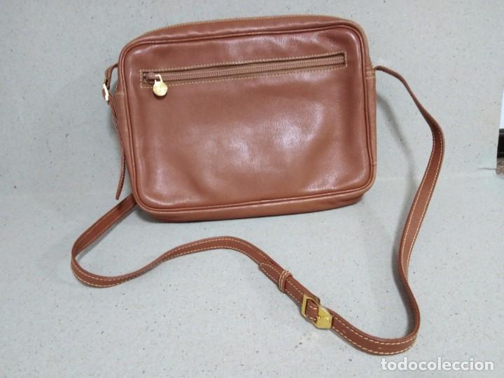 Antig&uuml;edades: Bolso de piel de LOEWE 30x22ctms aprox - Foto 9