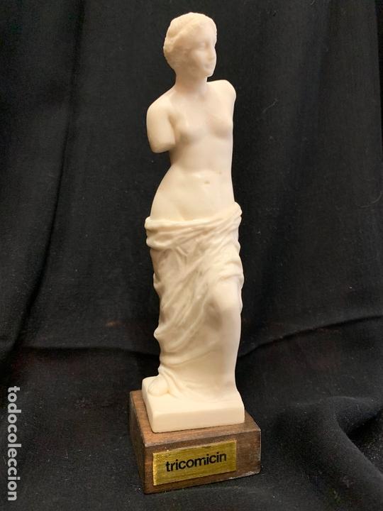 Oggetti Antichi: Curiosa figura publicitaria, medicina, farmacia, Tricomicin, 19cms de altura, VENUS DE MILO