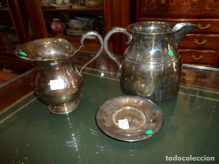 Antiquit&auml;ten: Lote compuesto de cafetera, lechera y plato 11,5 cm. en alpaca plateada Almazan - Made in Spain