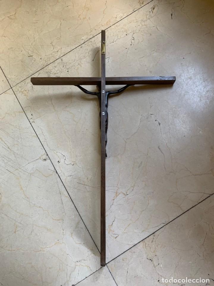 Antig&uuml;edades: Crucifijo madera y metal - Foto 3