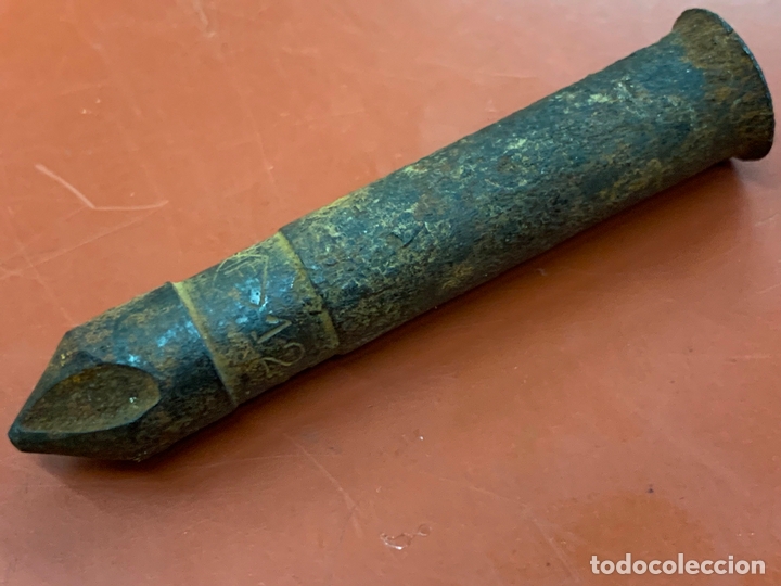 Antiguidades: Antigua bala o punzon de hierro marcada 12,26 Desconocemos de que se trata. Mide 7cms de largo,