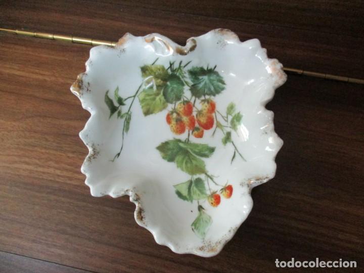 Antig&uuml;edades: bandeja forma de hoja limoges - Foto 1