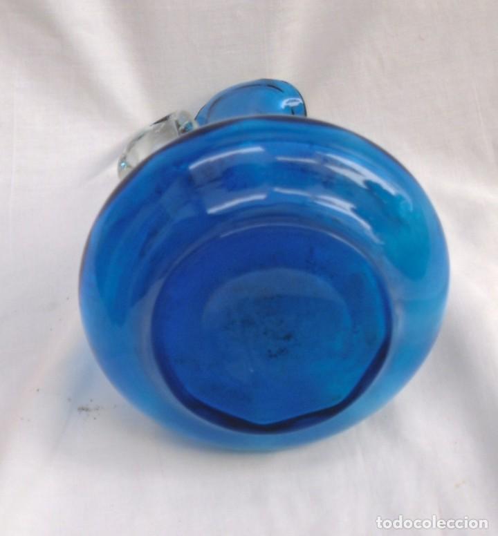 Antig&uuml;edades: botella azul con flores de esmaltes - Foto 3