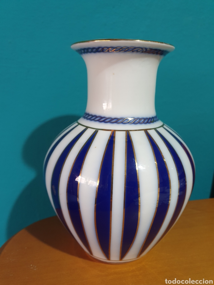 Antig&uuml;edades: MUY BONITO JARRON REALIZADO EN FINA PORCELANA