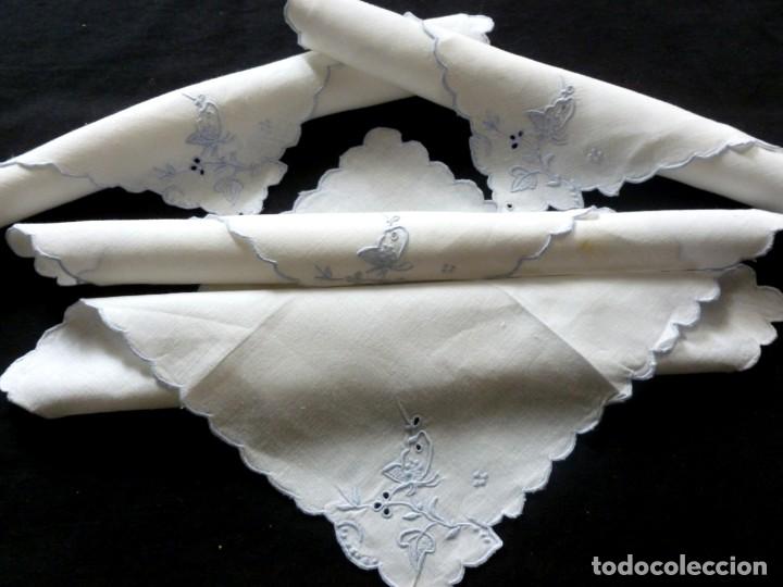 Antig&uuml;edades: ANTIGUO JUEGO DE CUATRO SERVILLETAS BORDADAS DE LINO - PPIO S. XX