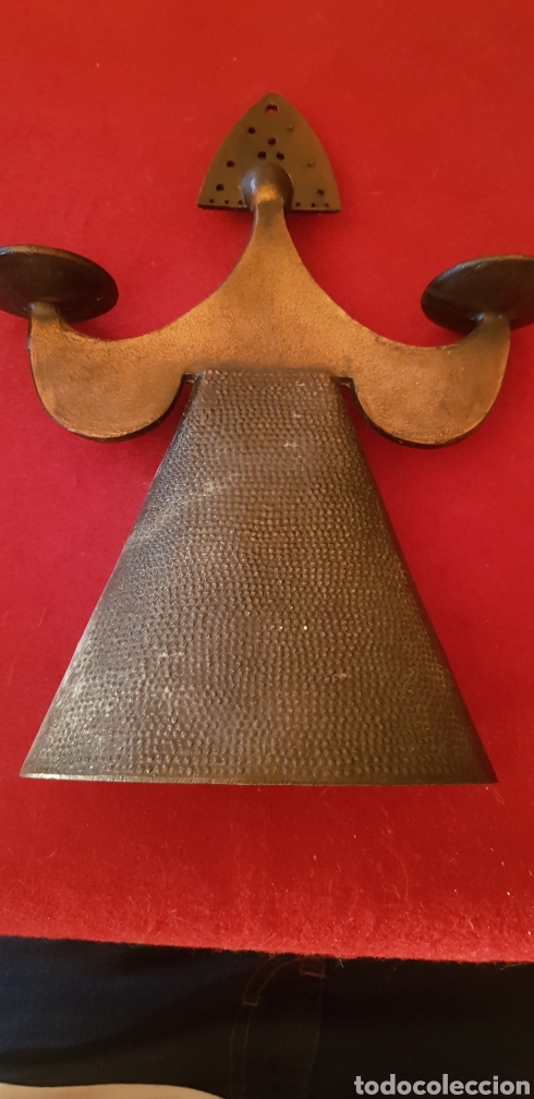 Antig&uuml;edades: Candelabro con forma de mujer en bronce - Foto 1