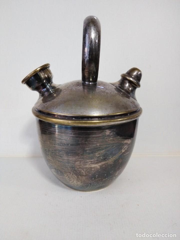 Antig&uuml;edades: Botijo de metal 15x11ctms.285gms