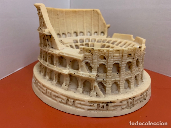 Antig&uuml;edades: El Coliseum, en resina, mide aprox 16cms ancho x 13cms fondo y 9cms alto