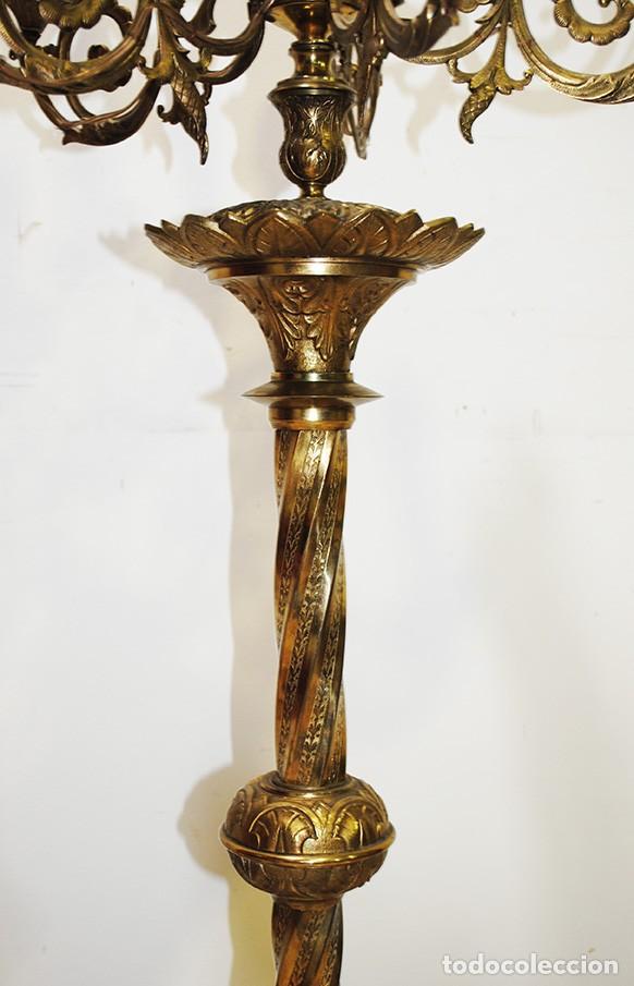 candelabros antiguos de pie en bronce dorado - Comprar Candelabros