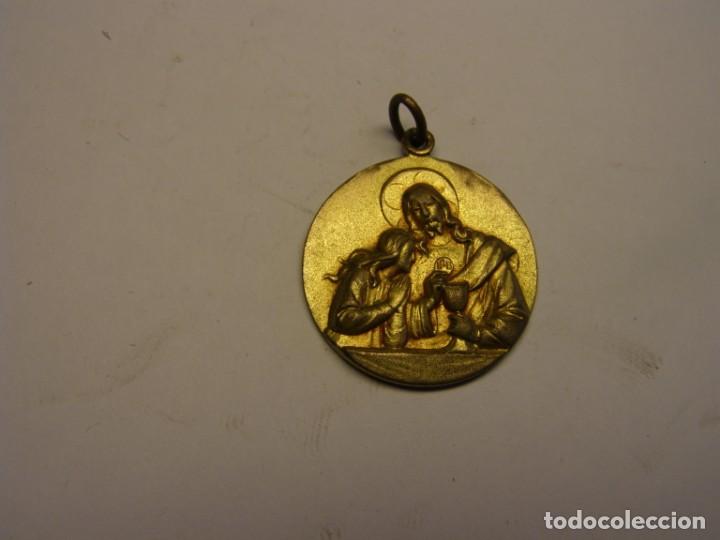 Antig&uuml;edades: Antigua medalla religiosa de primera comuni&oacute;n. - Foto 1