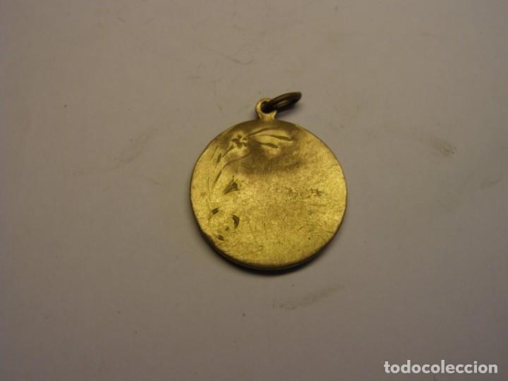 Antig&uuml;edades: Antigua medalla religiosa de primera comuni&oacute;n. - Foto 2