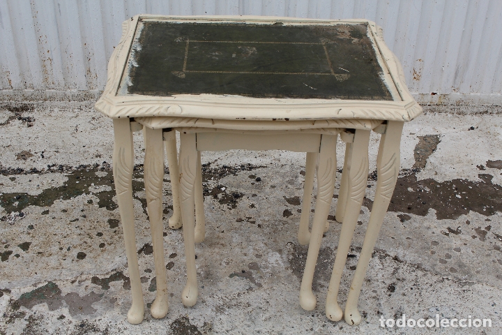 Antig&uuml;edades: set de 3 mesas en madera repintada para restaurar - Foto 6