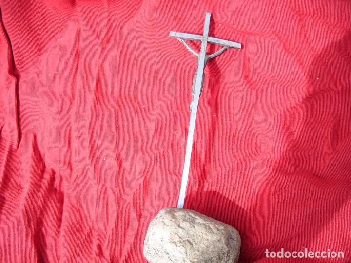 Antig&uuml;edades: Crucifijo sobre Piedra - Foto 5