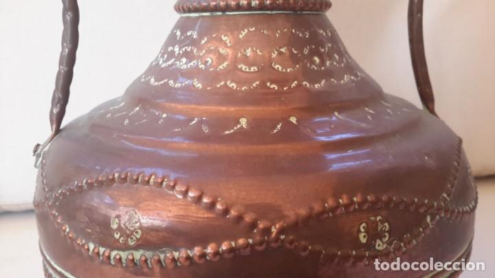 Antig&uuml;edades: Vasija antigua, de cobre repujado - Foto 4