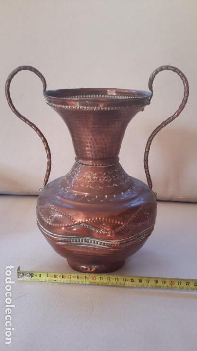 Antig&uuml;edades: Vasija antigua, de cobre repujado - Foto 7