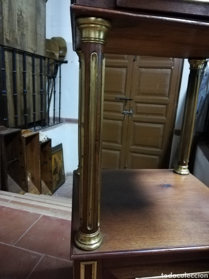 Antig&uuml;edades: Mesilla noche madera-bronce - Foto 3