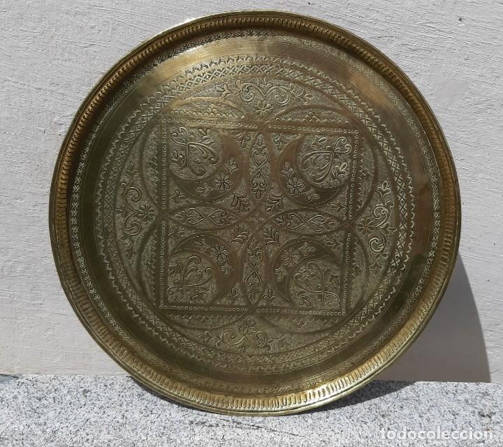 Antig&uuml;edades: Antig&uuml;a bandeja de lat&oacute;n - Foto 1