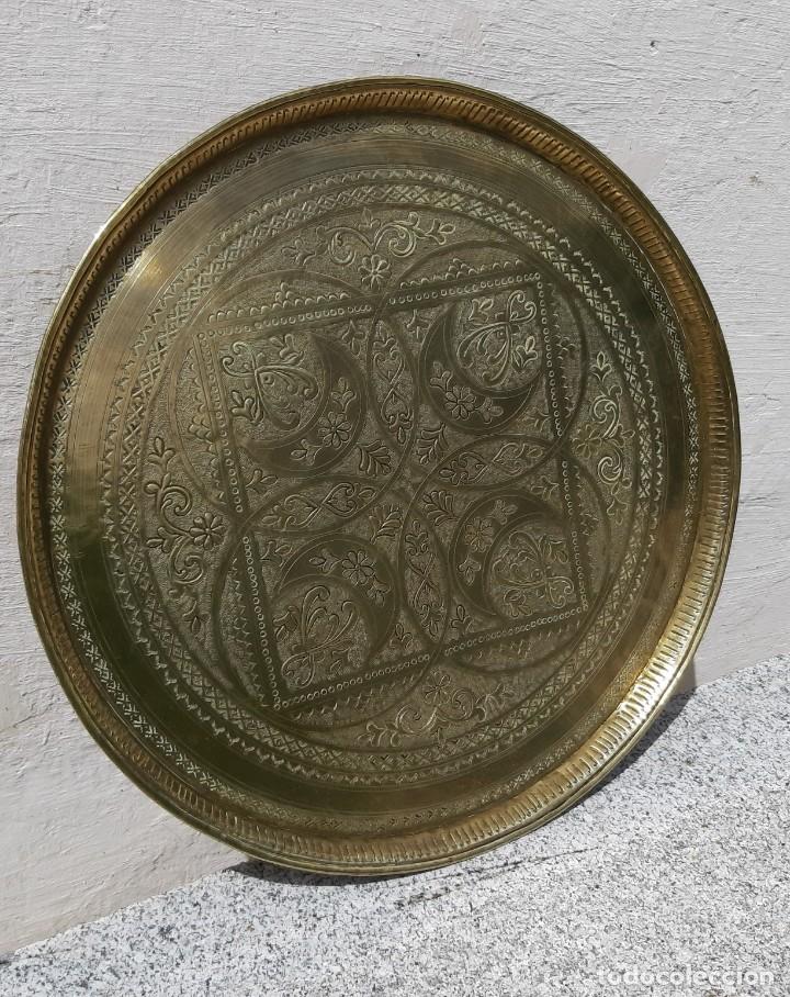 Antig&uuml;edades: Antig&uuml;a bandeja de lat&oacute;n - Foto 2