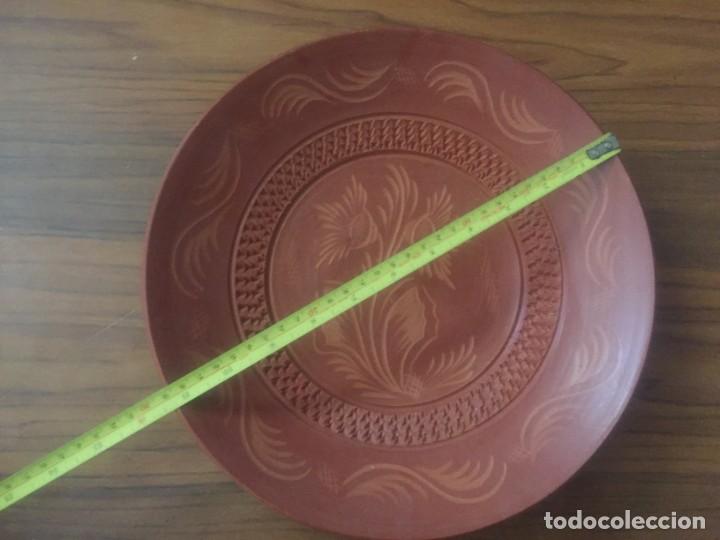 Antig&uuml;edades: PLATO DE CERAMICA DECORADO 29 CM - Foto 3
