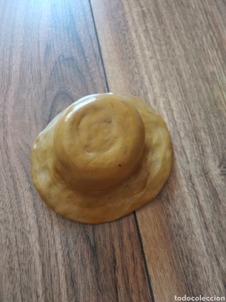 Antig&uuml;edades: Sombrero de decoraci&oacute;n - Foto 1