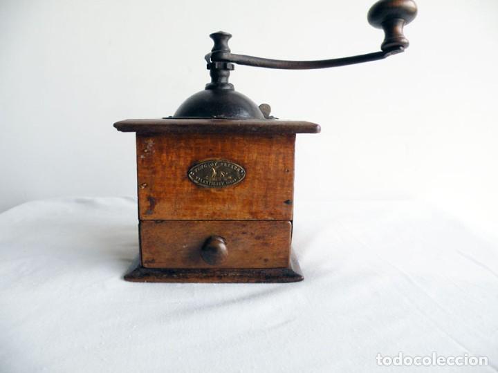 MOLINILLO DE CAFE DE MADERA ANTIGUO