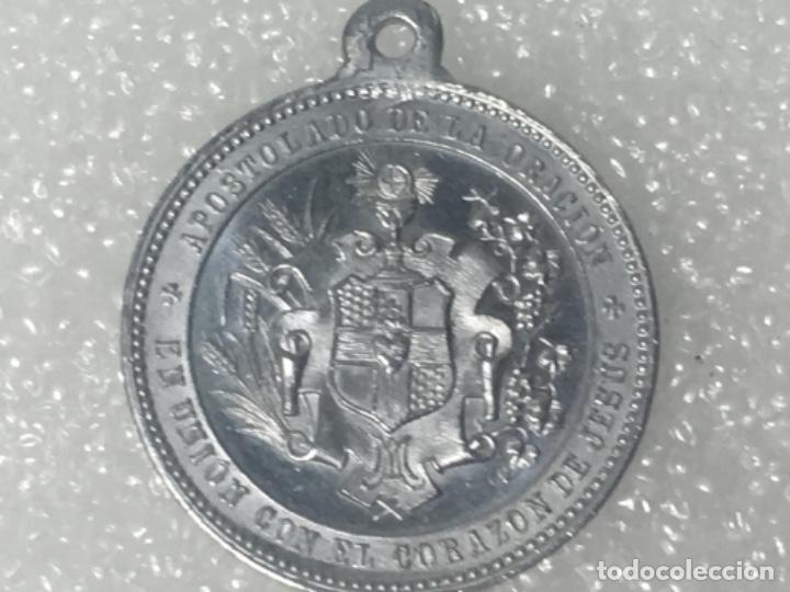 Antig&uuml;edades: Original antigua medalla coraz&oacute;n Jes&uacute;s - Foto 2