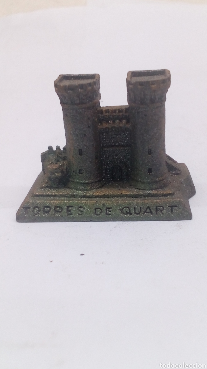 Antig&uuml;edades: Figura de resina Torres de Quart - Foto 1
