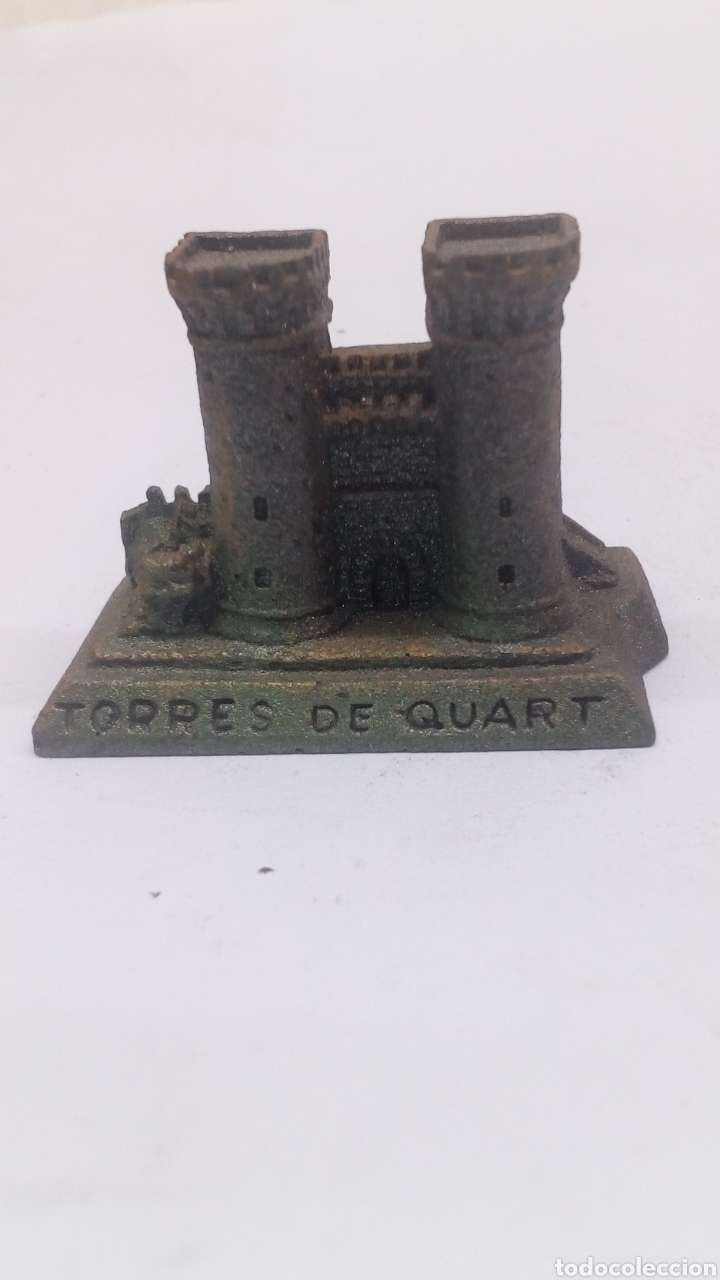 Antig&uuml;edades: Figura de resina Torres de Quart - Foto 2