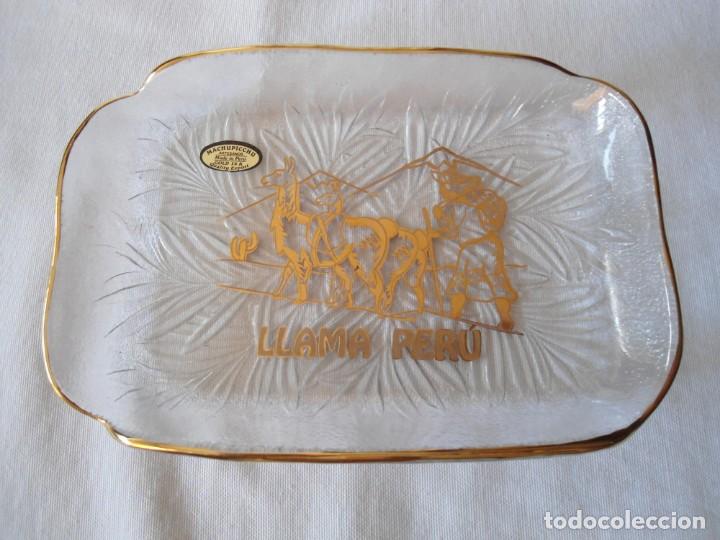 Antig&uuml;edades: BANDEJA DE CRISTAL DECORADA EN ORO LLAMA PERU - Foto 1