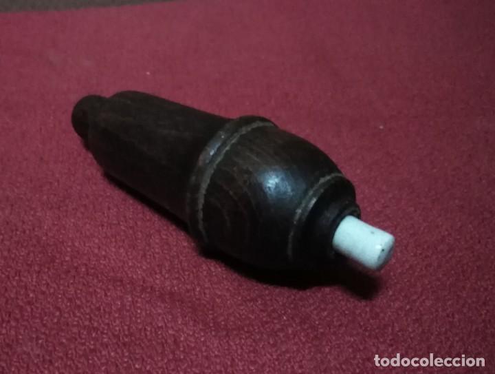 Antig&uuml;edades: antiguo interruptor con forma de pera de madera - 10cm - Foto 2
