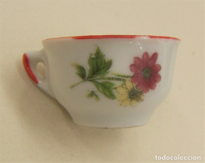 Antig&uuml;edades: Peque&ntilde;a porcelana - Foto 2