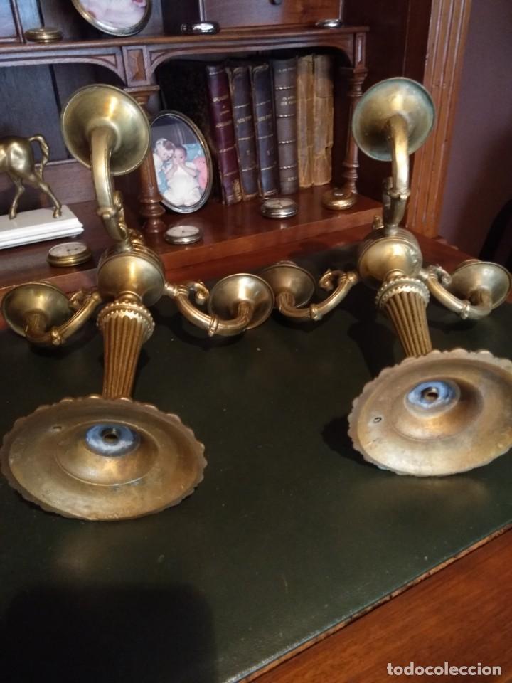Antig&uuml;edades: Pareja de candelabros de bronce - Foto 6