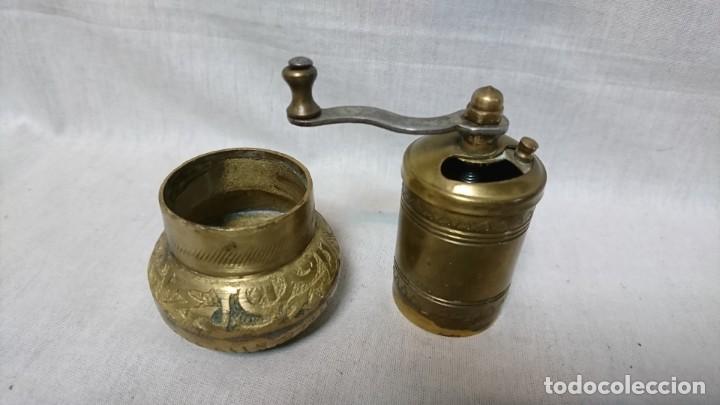 Antig&uuml;edades: PIMENTERO, MOL&Iacute;NO DE PIMIENTA EN BRONCE DECORADO - Foto 3