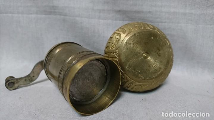 Antig&uuml;edades: PIMENTERO, MOL&Iacute;NO DE PIMIENTA EN BRONCE DECORADO - Foto 4