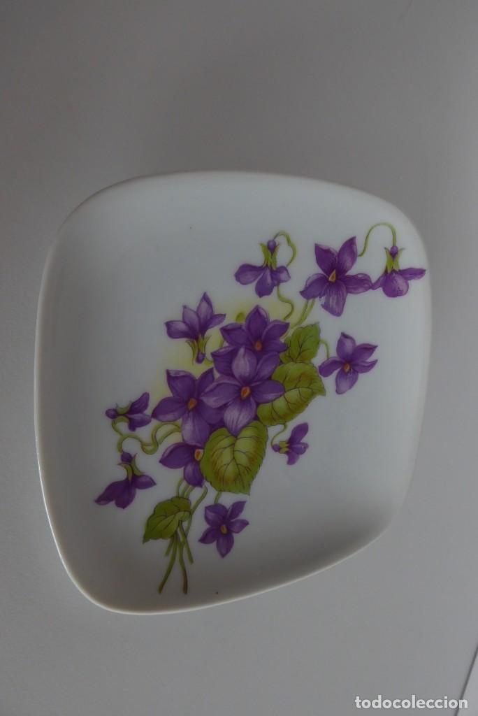 Antig&uuml;edades: PLATITO DE LIMOGES CON VIOLETAS - Foto 1