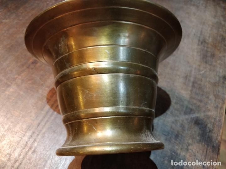 Antig&uuml;edades: Antiguo Almirez, mortero, de bronce con mano - Foto 8