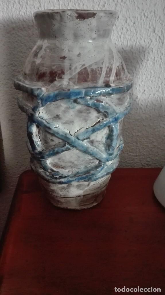 Antig&uuml;edades: Jarr&oacute;n de cer&aacute;mica decorado en relieve - Foto 3