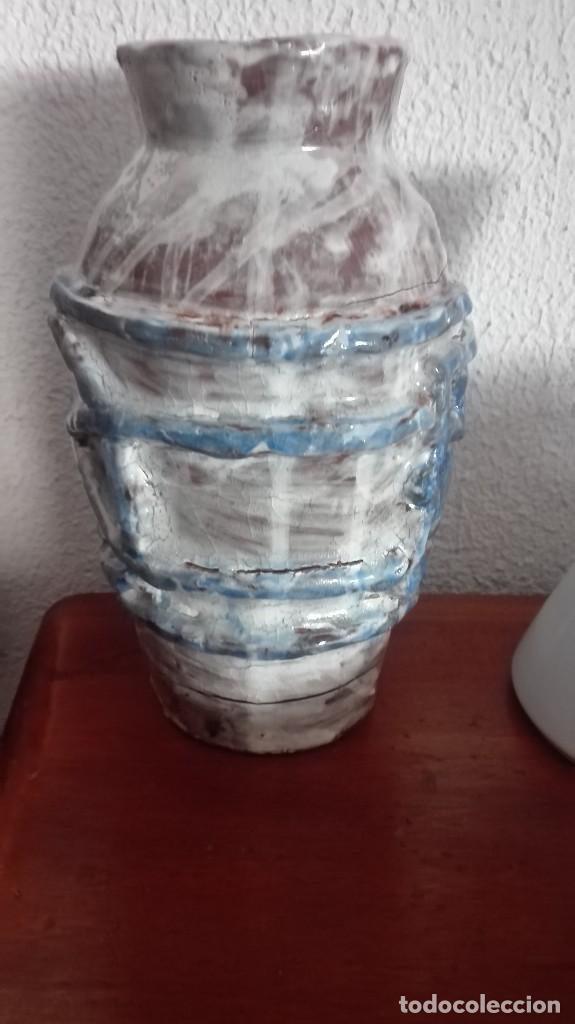 Antig&uuml;edades: Jarr&oacute;n de cer&aacute;mica decorado en relieve - Foto 4