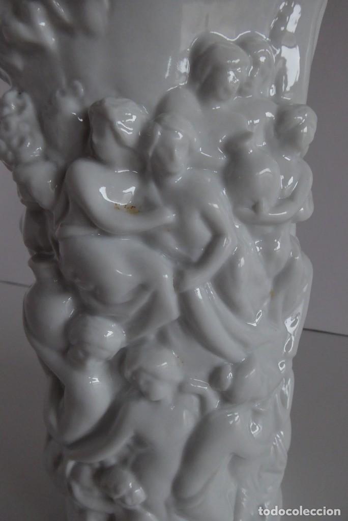 Antig&uuml;edades: JARR&Oacute;N BLANCO CON FIGURAS EN RELIEVE - Foto 2