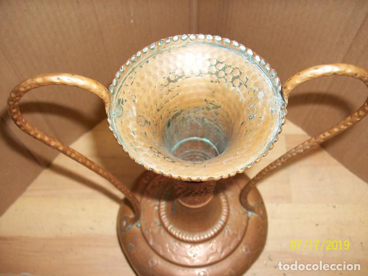 Antig&uuml;edades: ANTIGUO FLORERO DE COBRE - Foto 3
