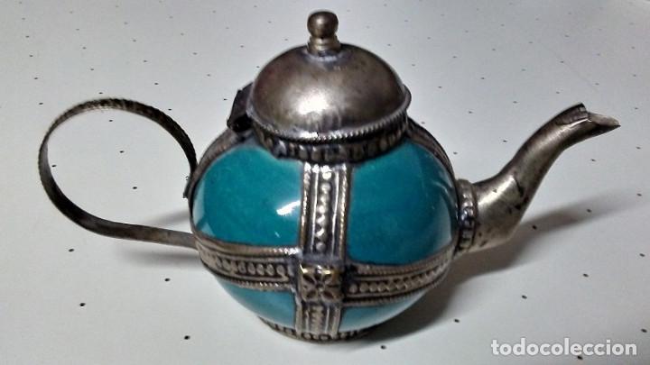 Antig&uuml;edades: TETERA DE BARRO ESMALTADO CON ADORNOS - Foto 2