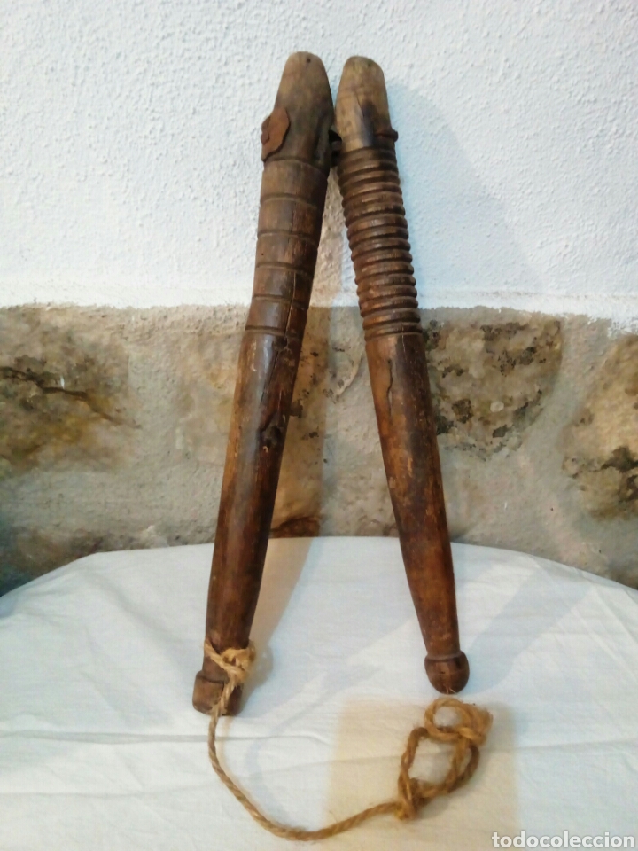 Antig&uuml;edades: Antiguo amarre de madera - Foto 1