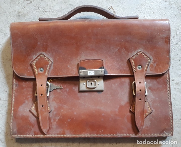 Antig&uuml;edades: Cartera de cuero para ni&ntilde;o con llave - Foto 1